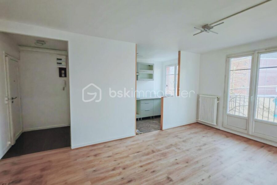 Appartement à vendre à Paris 20e arrondissement — Vue sur la ville — photo 2