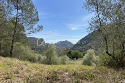 Rare à Pierrefeu : 3 046 m² de nature dont 1 084 m² constructibles, accès direct et étude de sol déjà réalisée – NR pièces – NR chambres – 3046 m²