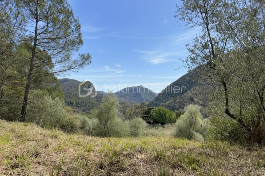 Terrain à vendre à Pierrefeu