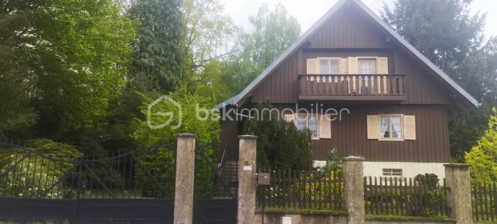 Charmante maison à ossature bois de 210 m² sur un terrain de 13 ares – 6 pièces – 3 chambres – 210 m²