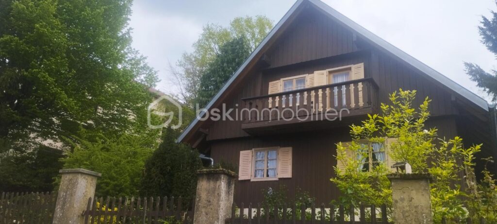 Charmante maison à ossature bois de 210 m² sur un terrain de 50 ares – 6 pièces – 3 chambres – 220 m²