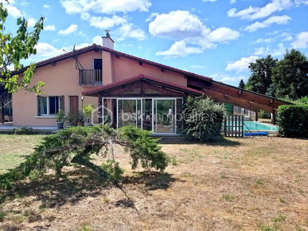 Maison familiale avec piscine et dépendances à Onesse-et-Laharie (40110) – 4 pièces – 3 chambres – 117 m²