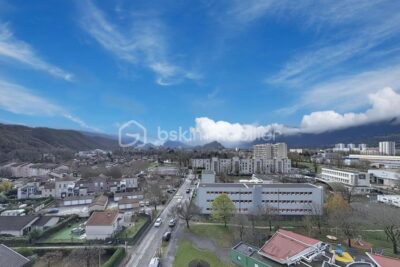 T3 au 9eme et Dernier Étage sur la commune de Pont de Claix Vue Dégagée – Résidence Fermée – 3 pièces – 2 chambres – 60 m²