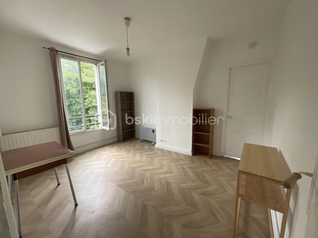 Appartement 2 pièces avec cave en sous-sol, proche métro 7 quatre chemins et RER E Pantin – 2 pièces – 1 chambre – 35 m²