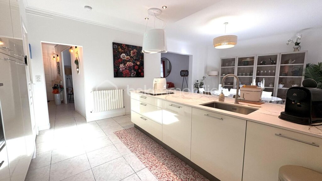 🏡 Rare en centre-ville de Bergerac – Maison 146 m² avec jardin et double garage – 6 pièces – 3 chambres – 146 m²