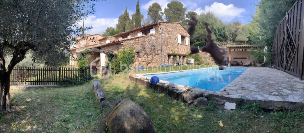 A Draguignan (Var) – Propriété d’exception en pierre – Panorama unique sur Draguignan et le massif des Maures – 180 M² – GARAGE – CARE PORT – CAVE – PISCINE – 6 pièces – 4 chambres – 180 m²