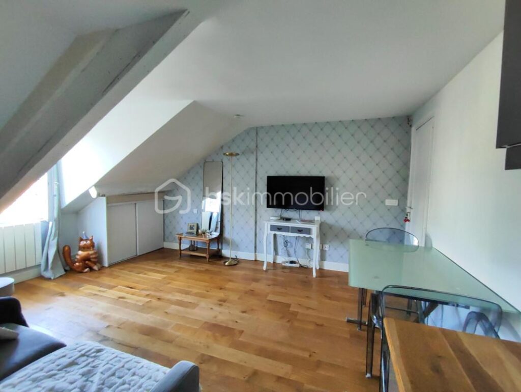Paris 14ème Secteur Raspail/Denfert Rochereau, Dans un immeuble de standing, studio en parfait état au dernier étage avec ascenseur – 1 pièce – NR chambres – 23 m²