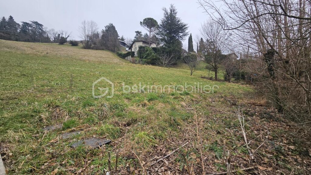 Terrain sur la commune de Corenc – NR pièces – NR chambres – 1225 m²