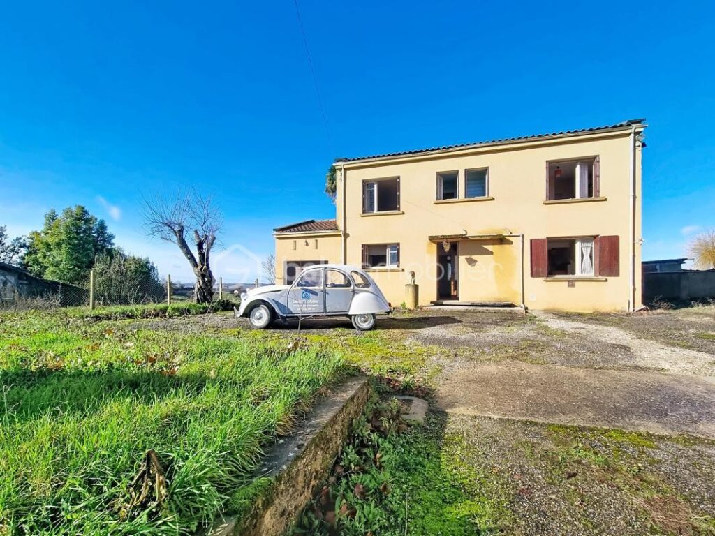 Maison à rénover, vue panoramique et fort potentiel locatif à Miradoux – 7 pièces – 5 chambres – 174 m²