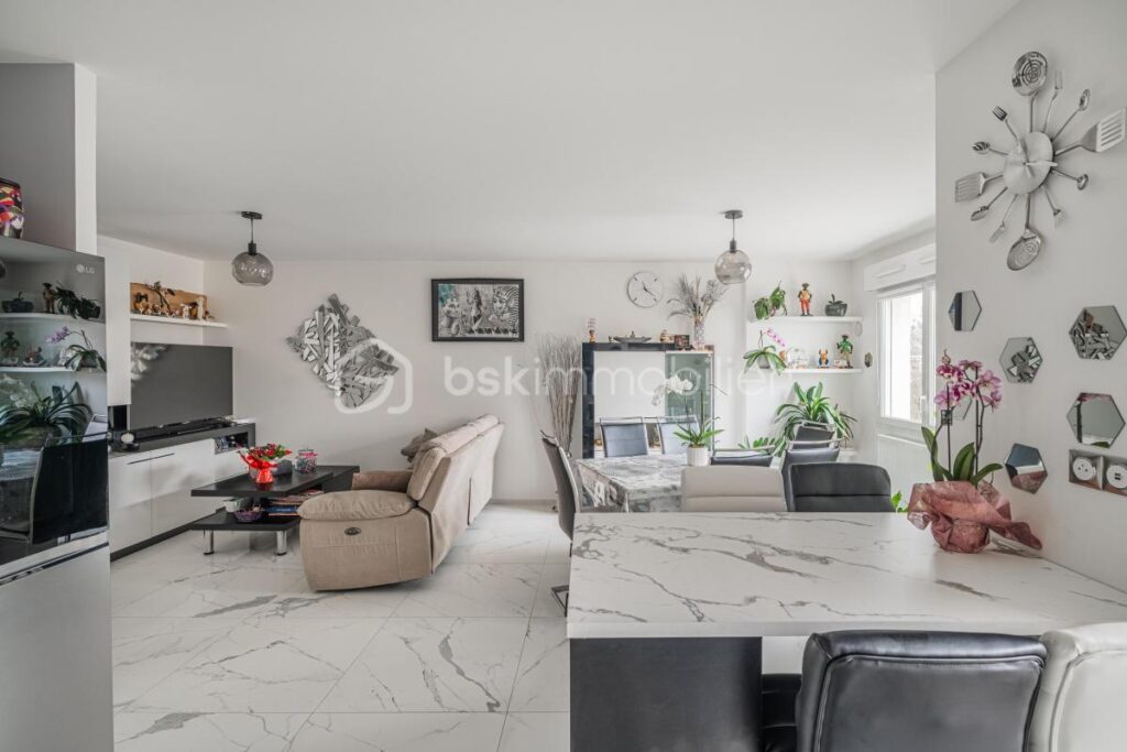 Centre-ville – T4 rénové avec balcon et vue dégagée – 4 pièces – 3 chambres – 83 m²