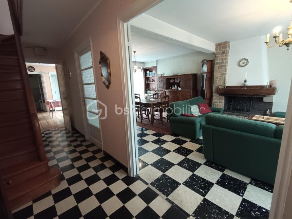 SECTEUR TOP MAISON SEMI INDIVIDUELLE LUMINEUSE, EN RETRAIT DE RUE – BEAU JARDIN GRAND GARAGE DEPENDANCES – 4 pièces – 3 chambres – 107 m²