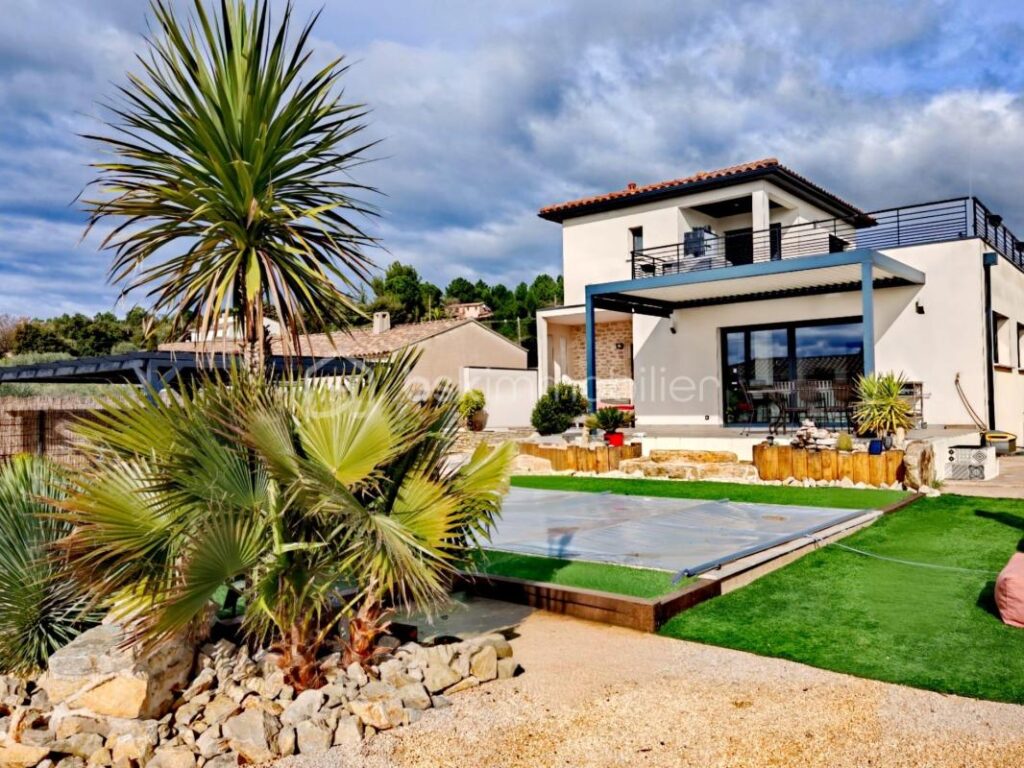 ✨ Saint-Quentin-la-Poterie Dépt du Gard 30 – Villa d’Architecte Contemporaine avec Piscine & Toiture-Terrasse, aux Portes d’Uzès – 5 pièces – 3 chambres – 126 m²