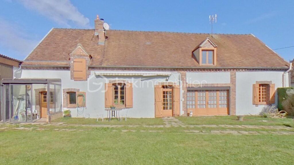 Maison de Campagne de plain pied de 132 m² avec grenier aménageable dans un environnement verdoyant – 5 pièces – 3 chambres – 132 m²