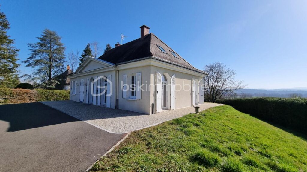 VILLA PRESTIGE 205 m2 VICHY : 3 SUITES PARENTALES, 3 SE, 4WC – DPE C – 7 pièces – 4 chambres – 205 m²