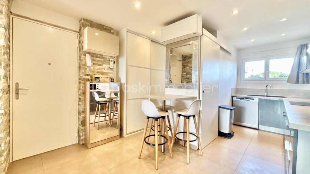 3 pièces rénové climatisé au calme – 3 pièces – 2 chambres – 61 m²