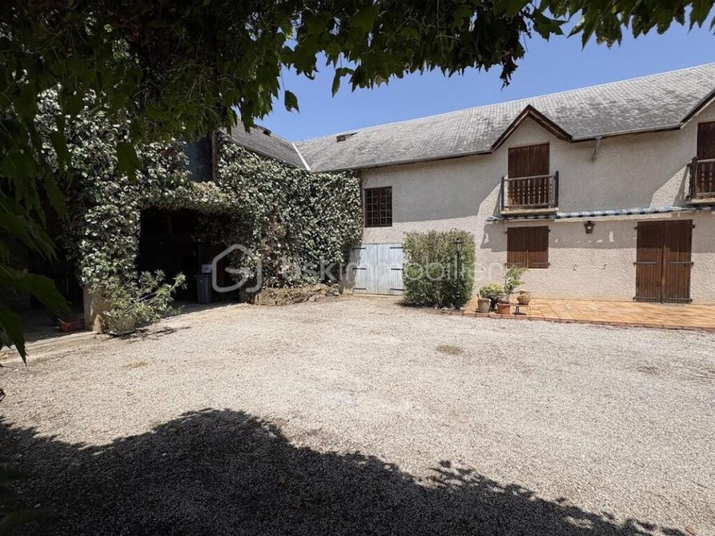 Maison T6 Corps de Ferme à Cieutat – 14 pièces – 5 chambres – 290 m²