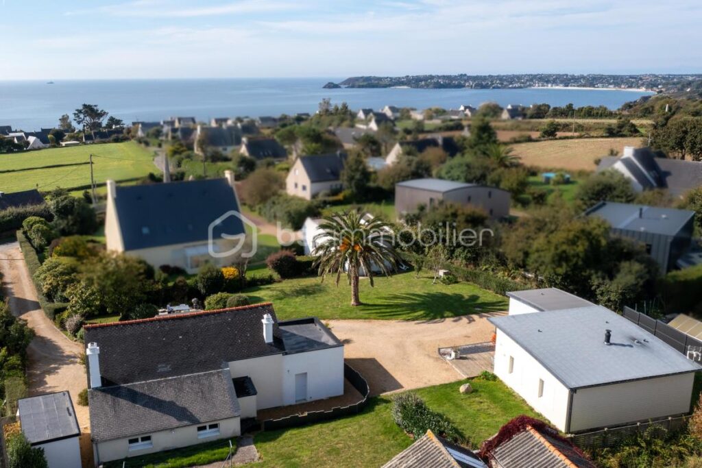 🏡 Deux maisons, deux ambiances, un cadre exceptionnel – 8 pièces – 5 chambres – 176 m²