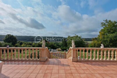 Maison à la vue magique de plain pied, sous-sol total et piscine – 8 pièces – 5 chambres – 269 m²