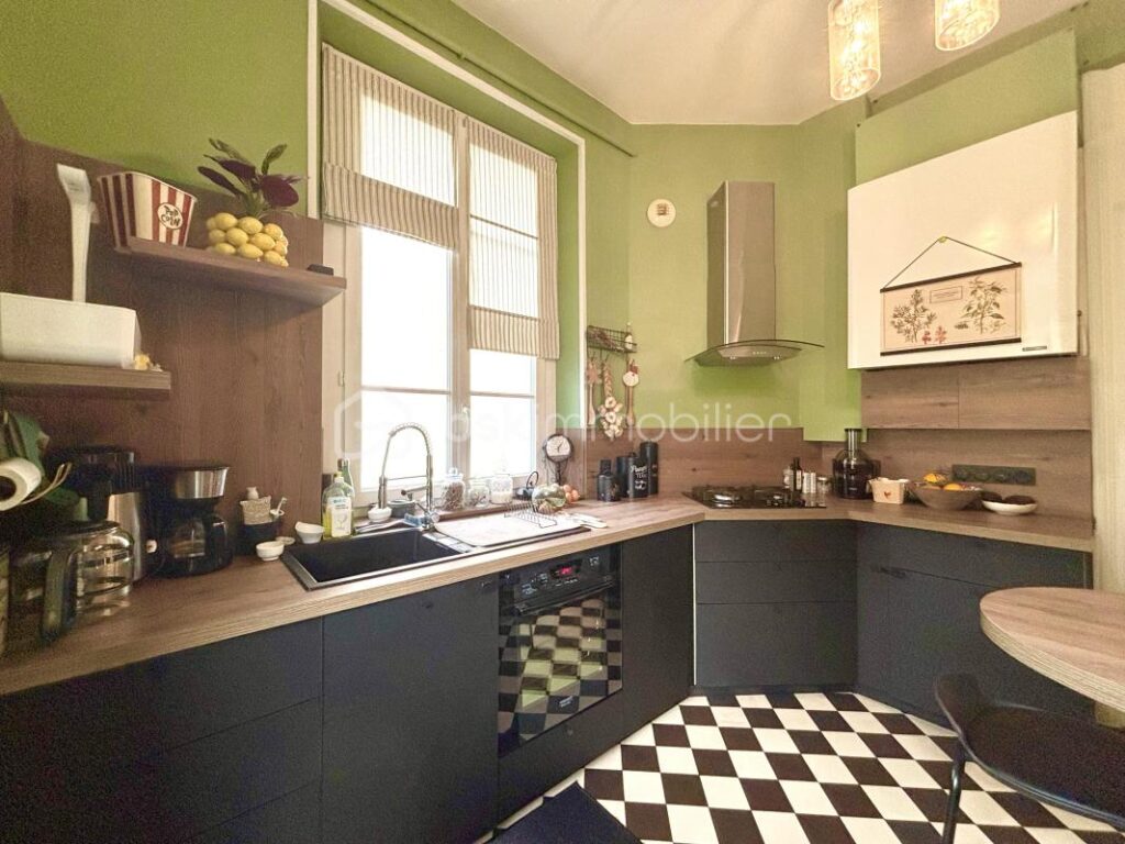 Superbe appartement style haussmannien rénové – 120 m² – 3 chambres et mezzanine – Balcon – Vue dégagée – 4 pièces – 3 chambres – 119 m²