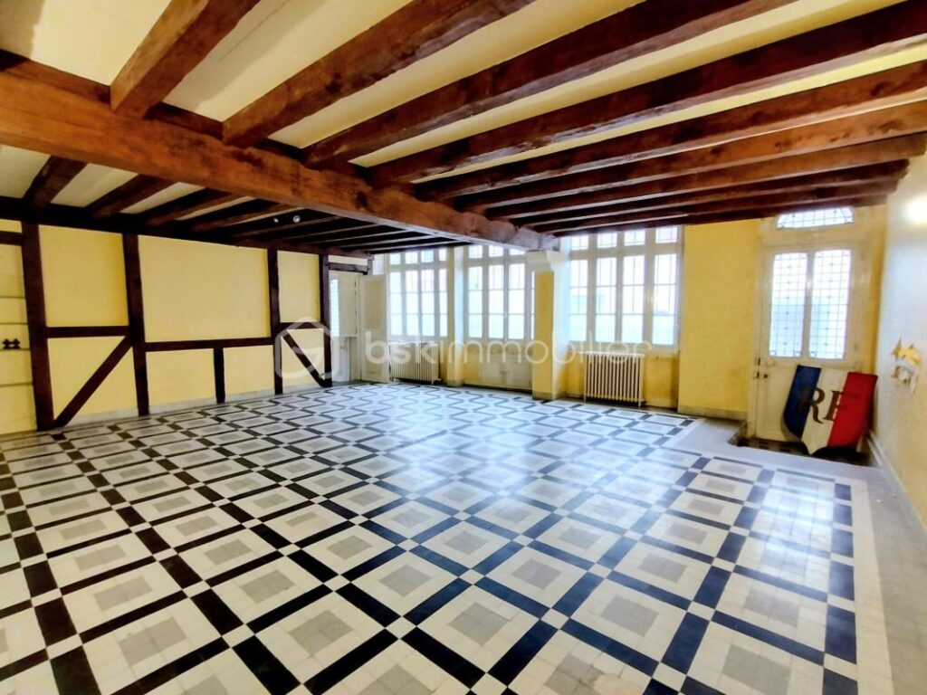 Maison de caractère du XVIIIème de 270 m² – 8 pièces – 5 chambres – 270 m²