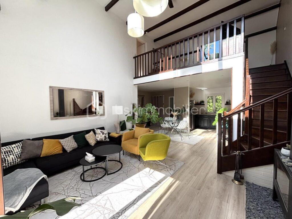 Maison à vendre de 141 m2 Varennes-Jarcy – 6 pièces – 4 chambres – 141 m²