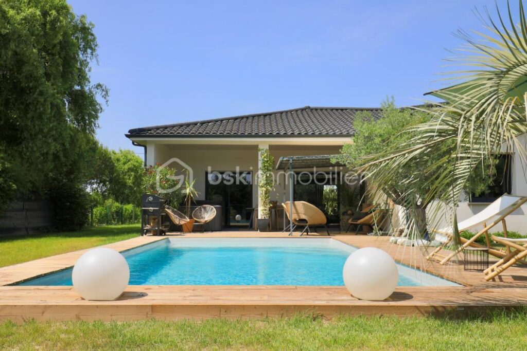 T5 CONTEMPORAINE PISCINE COMMERCES A PIED – 5 pièces – 5 chambres – 144 m²