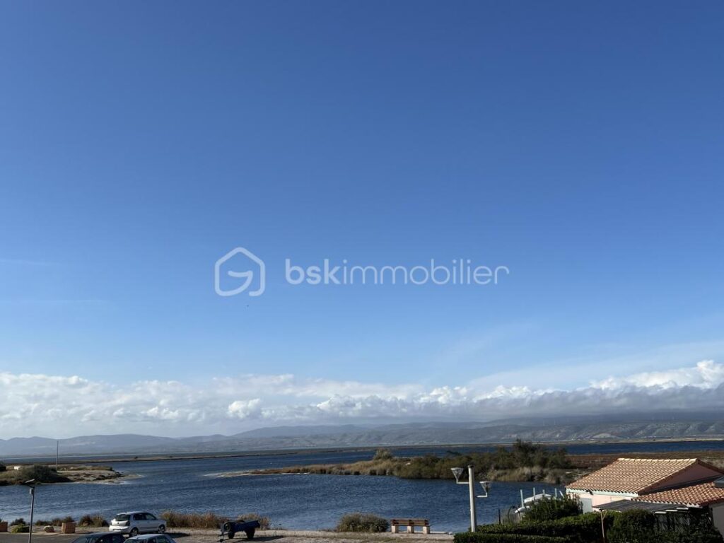 🏡 Charmant T2 avec loggia fermée – Vue piscine – Entre lac et mer 🌊 – 2 pièces – 1 chambre – 34 m²