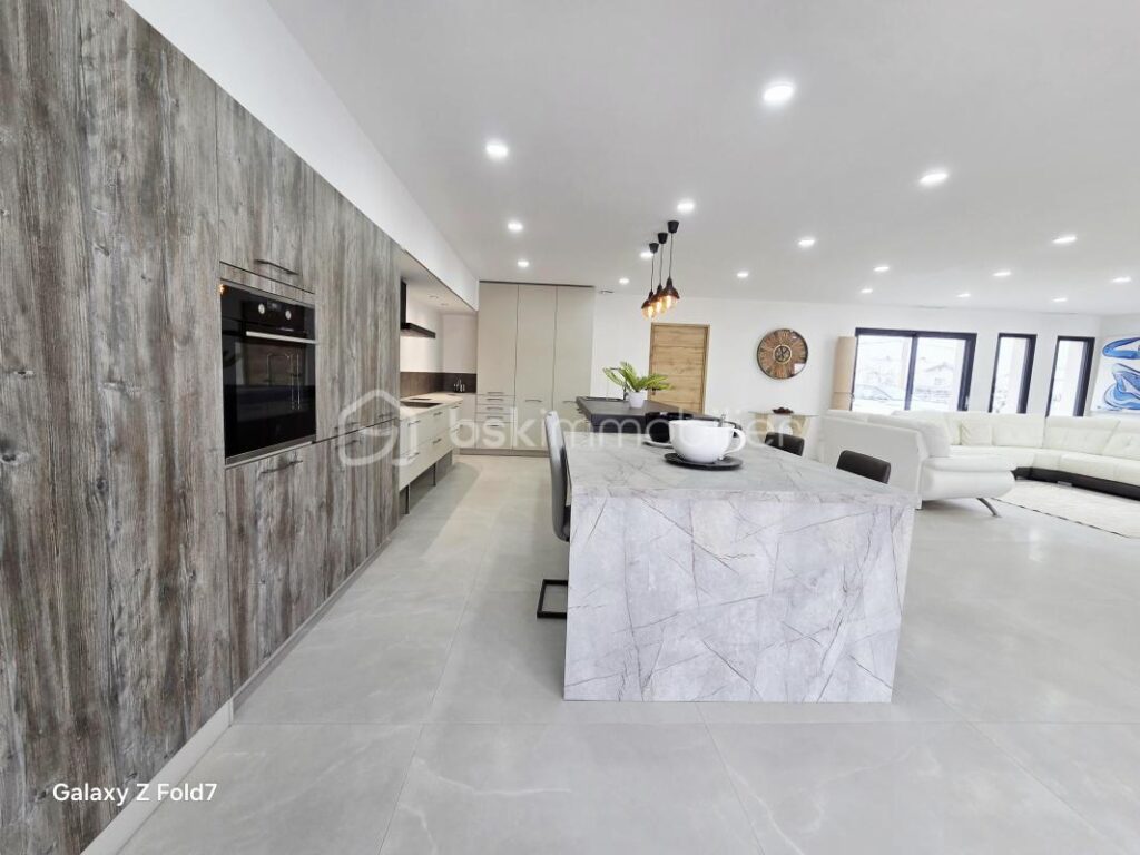 CONTEMPORAINE DE PLAIN PIED FALGUIERES T5 AVEC PISCINE – 5 pièces – 4 chambres – 171 m²