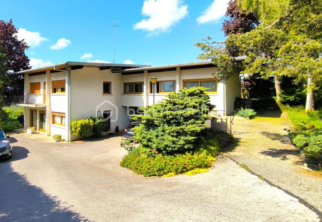 MAISON D’ARCHITECTE DE 361m2 – 8 pièces – 5 chambres – 361 m²