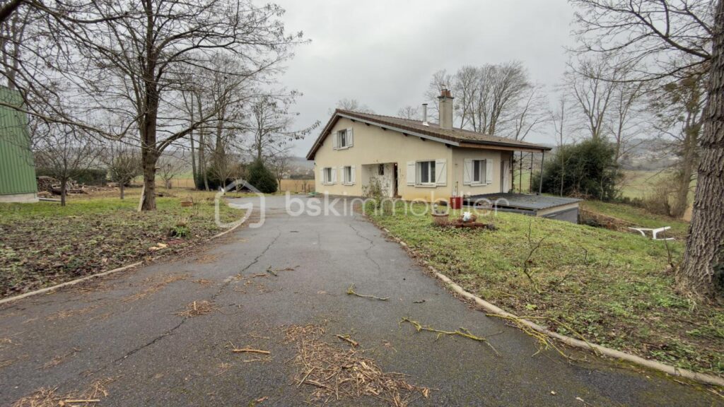 Magnifique maison de 136 m2 sur 4000 m2 de terrain – 6 pièces – 3 chambres – 136 m²
