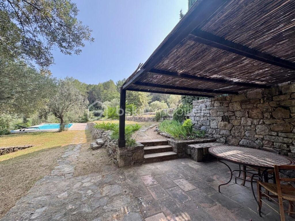 VENTE MAS AUTHENTIQUE AVEC VUE SEILLANS – 5 pièces – 4 chambres – 145 m²