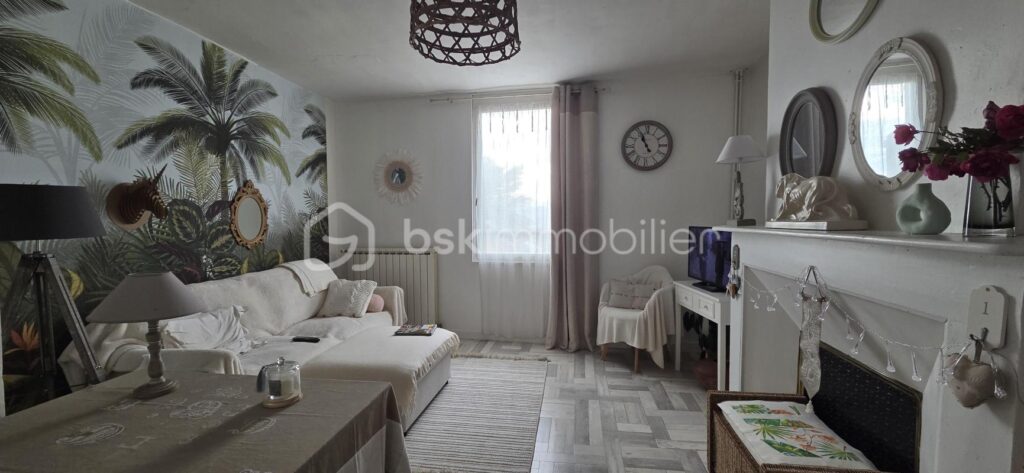 Charmante maison mitoyenne avec jardin à 2 minutes du centre-ville – 6 pièces – 4 chambres – 101 m²