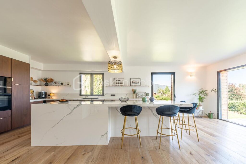 SUPERBE VILLA D ARCHITECTE SAINT JORIOZ / LAC ANNECY VUE LAC – 8 pièces – 6 chambres – 358 m²