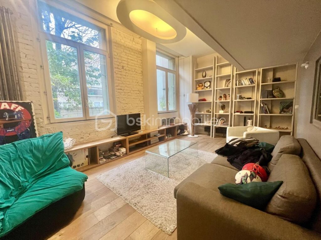 T4 / LOFT lumineux et traversant de 82 m2 avec 3 chambres, RUE POLONCEAU PARIX XVIIIème – 4 pièces – 3 chambres – 81 m²