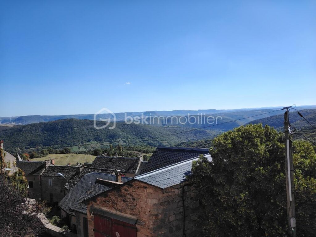 Maison – 3 pièces – 2 chambres – 77 m²