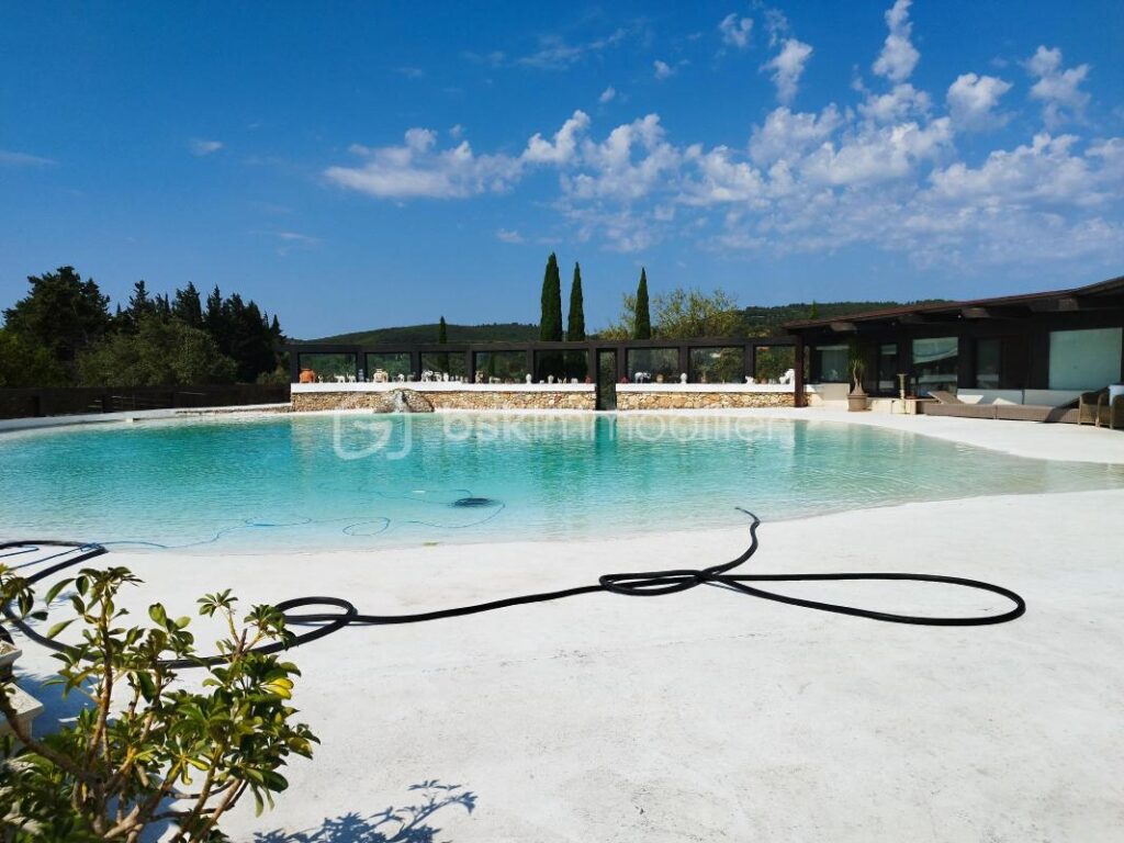 Propriété de 2 habitations et hangars – NR pièces – 8 chambres – 402 m²