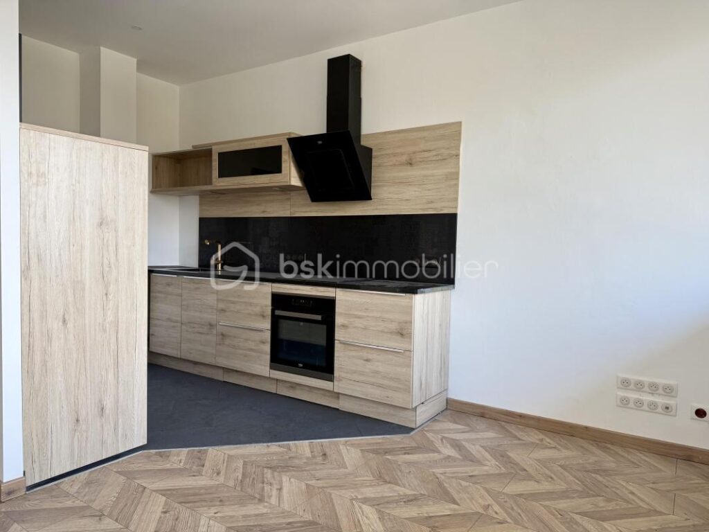 AIX-LES-BAINS – Beau T2 rénové + grand local chauffé de 24 m² au même palier – 2 pièces – 1 chambre – 36 m²