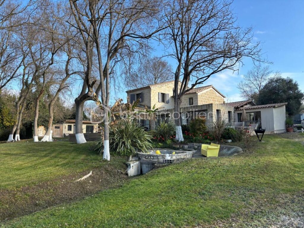 Superbe propriété rénovée – Piscine, dépendance & art de vivre en Camargue – 8 pièces – 4 chambres – 253 m²