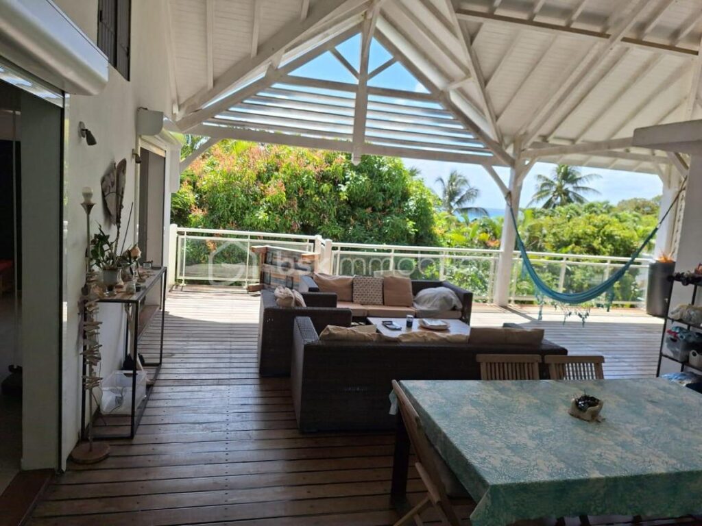 Villa d’Architecte avec Piscine à Débordement & Vue Mer – Dampierre, Le Gosier – 5 pièces – 4 chambres – 163 m²