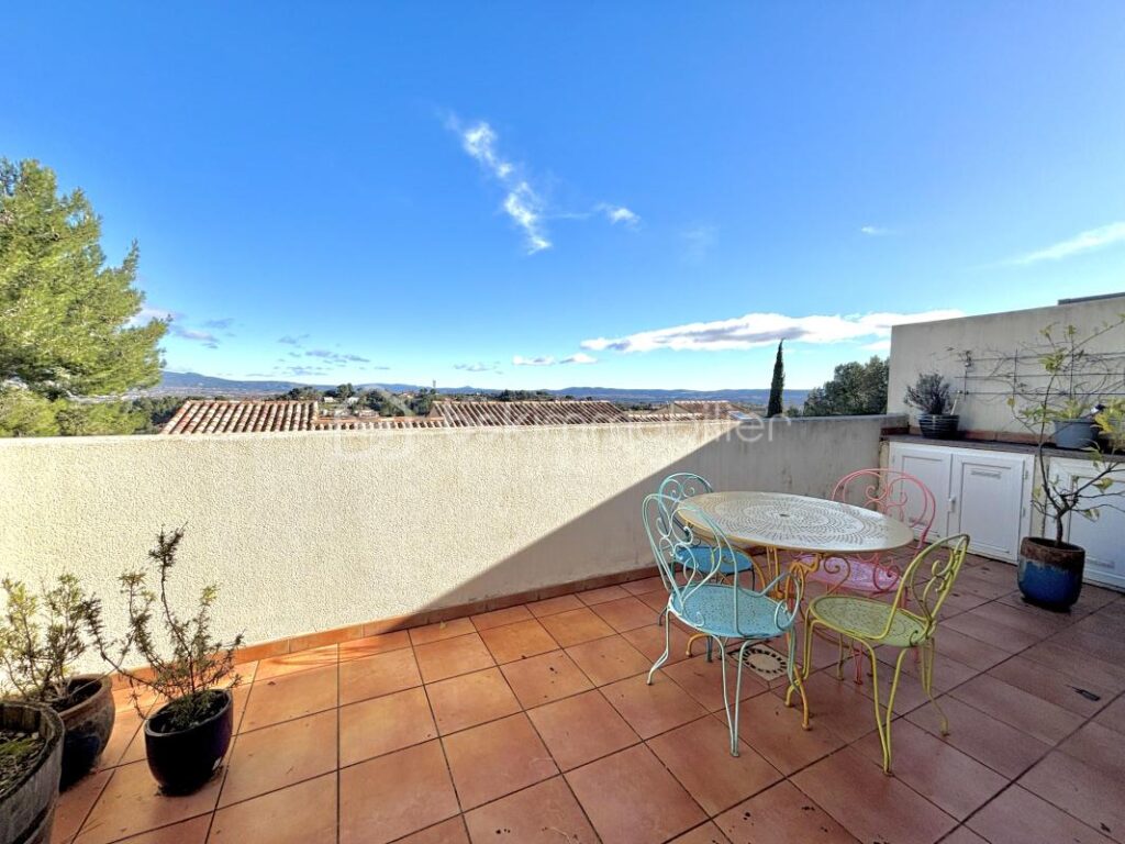 Villa en copropriété avec vue dominante sur Clermont l’Hérault – 4 pièces – 2 chambres – 110 m²