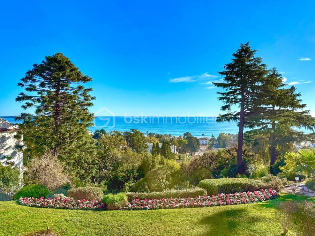 Cannes Croix-des-Gardes – Appartement 86m² – 3 pièces – Grande terrasse – vue mer – Piscine – Garage – 3 pièces – 2 chambres – 86 m²