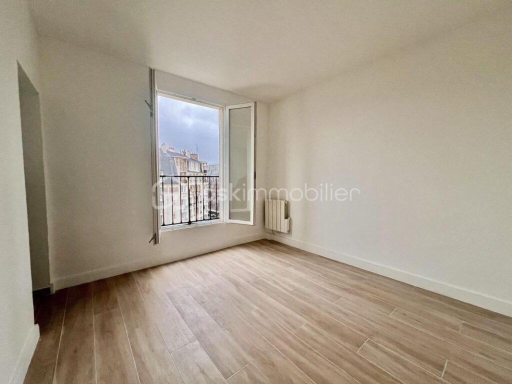 Studio de 16,28 m2 au 5ème et dernier étage, lumineux, BOULEVARD NEY – Paris XVIIIème – 1 pièce – NR chambres – 16 m²