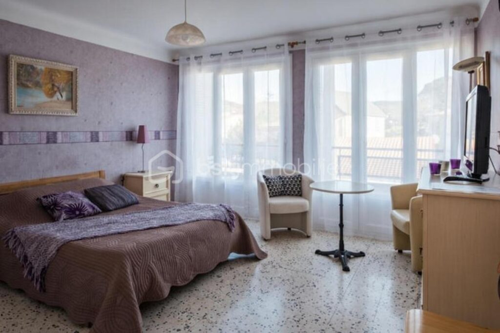 Hyper centre de la station thermale*** Résidence sécurisée*** 3ème étage avec ascenseur*** – 2 pièces – 1 chambre – 32 m²