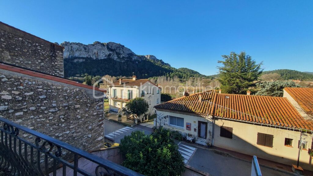 MAISON DE VILLAGE – 3 CHAMBRES – TERRASSE – GARAGE – 4 pièces – 3 chambres – 104 m²