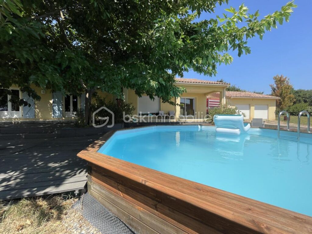 VILLA DE PLAIN PIED AVEC PISCINE – 5 pièces – 4 chambres – 146 m²