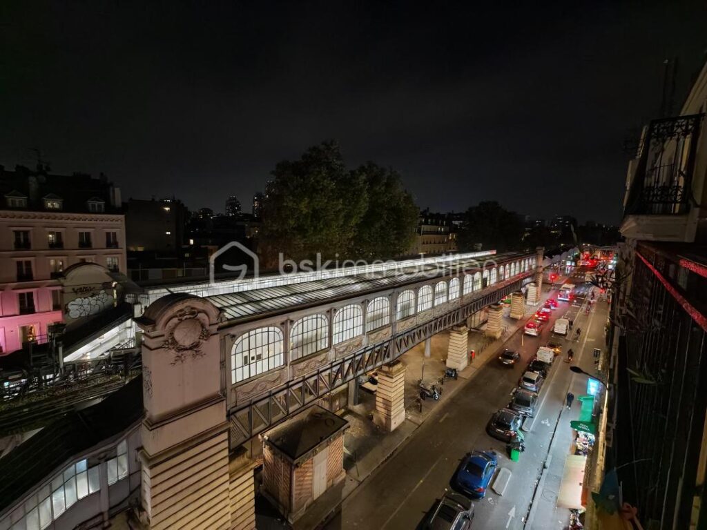 T2 à rénover entièrement avec balcon – Quartier vivant Stalingrad / Canal – Vue dégagée – 2 pièces – 1 chambre – 30 m²