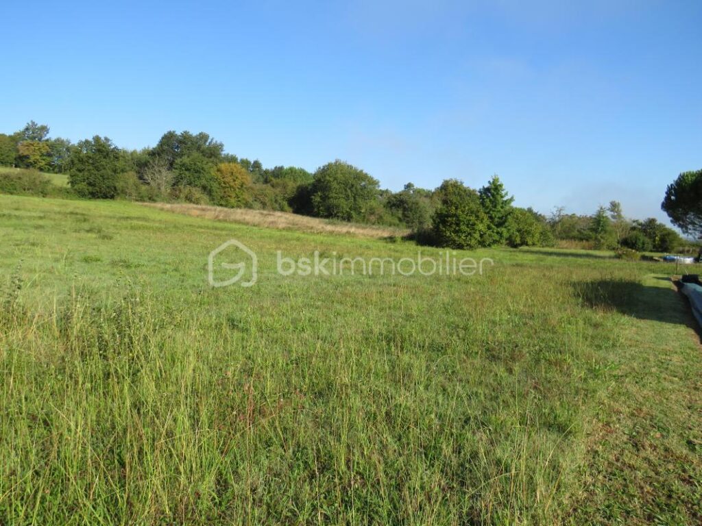 Terrain constructible de 6038 m² au calme vue dominante – NR pièces – NR chambres – 6038 m²