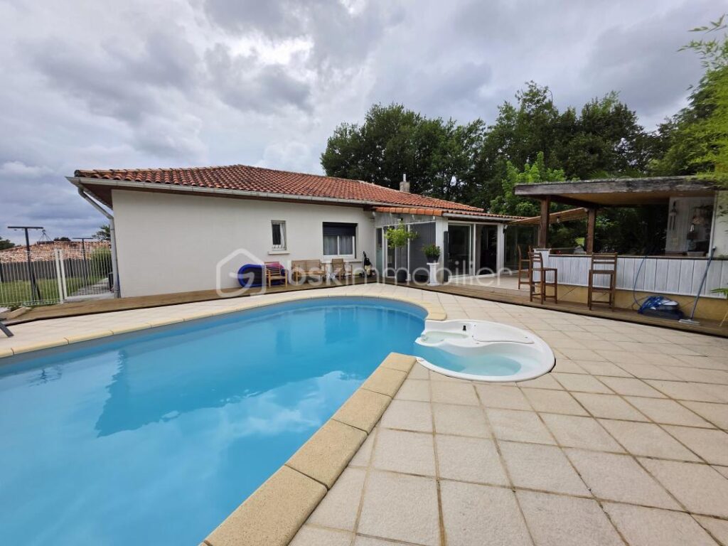 MAISON 128 m²- 4 CHAMBRES- PISCINE- POOL HOUSE- GARAGE – 5 pièces – 4 chambres – 128 m²