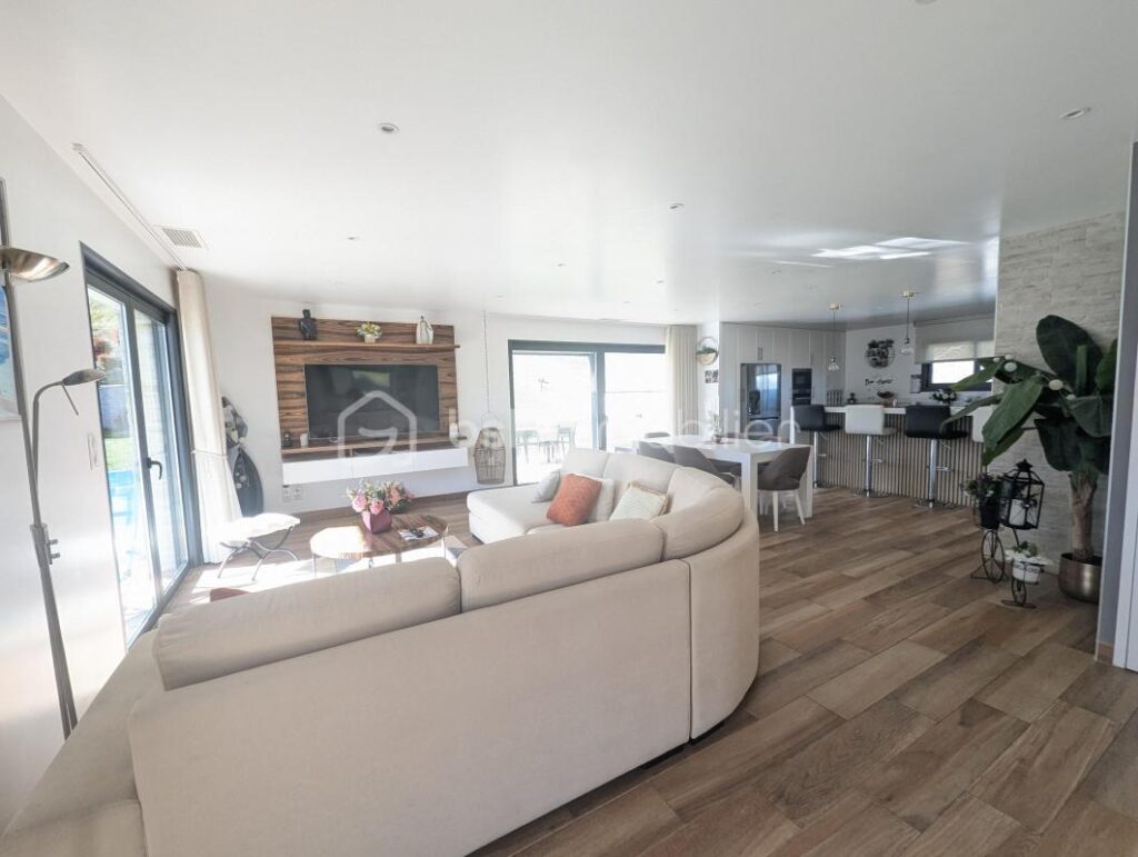 Maison plain pied récente – 5 pièces – 3 chambres – 135 m²