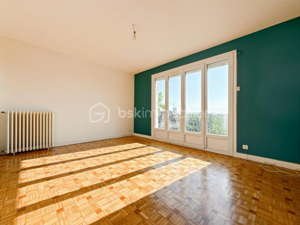 Maison 7 pièces de 141m2 à PARON (89100) – 7 pièces – 5 chambres – 141 m²